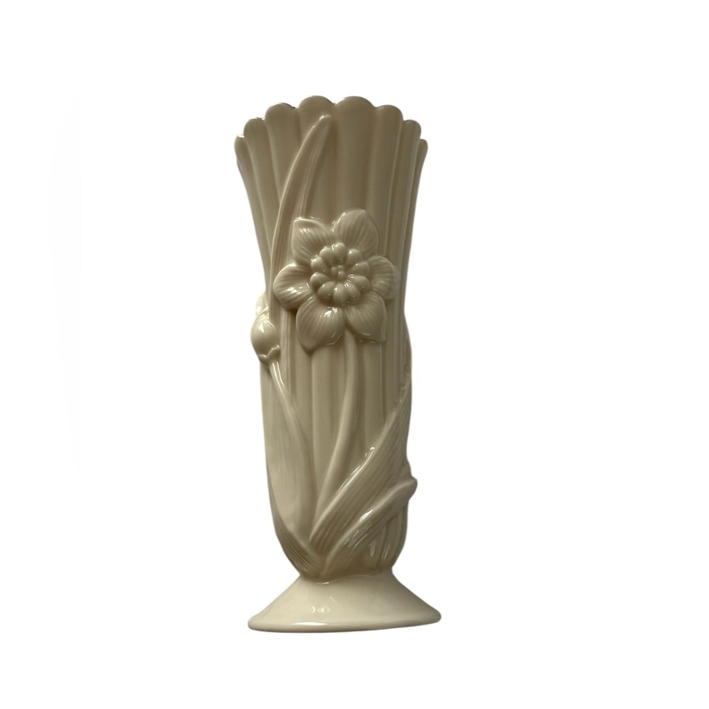 Lenox vase with flower pattern
